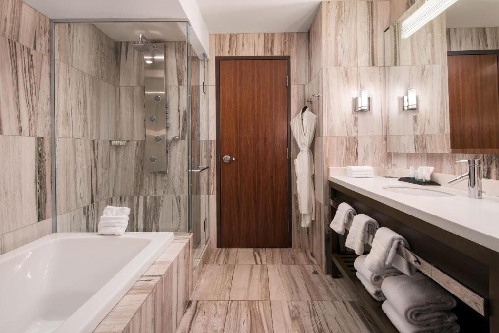 The Westin Cleveland Downtown - NEWLY RENOVATED — 3