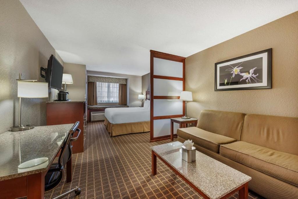 Best Western Plus Peak Vista Inn & Suites — 2