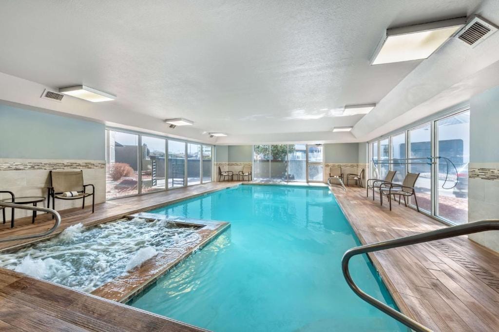 Best Western Plus Peak Vista Inn & Suites — 4