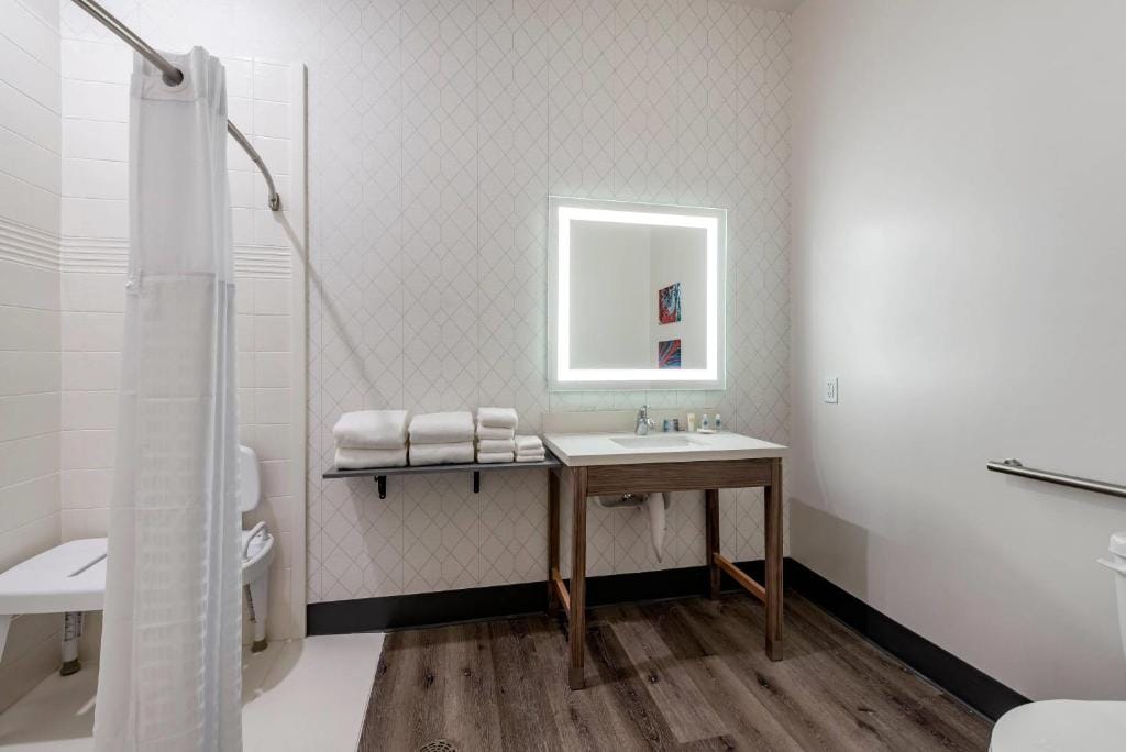 Comfort Suites Colorado Springs East - Medical Center Area — 2