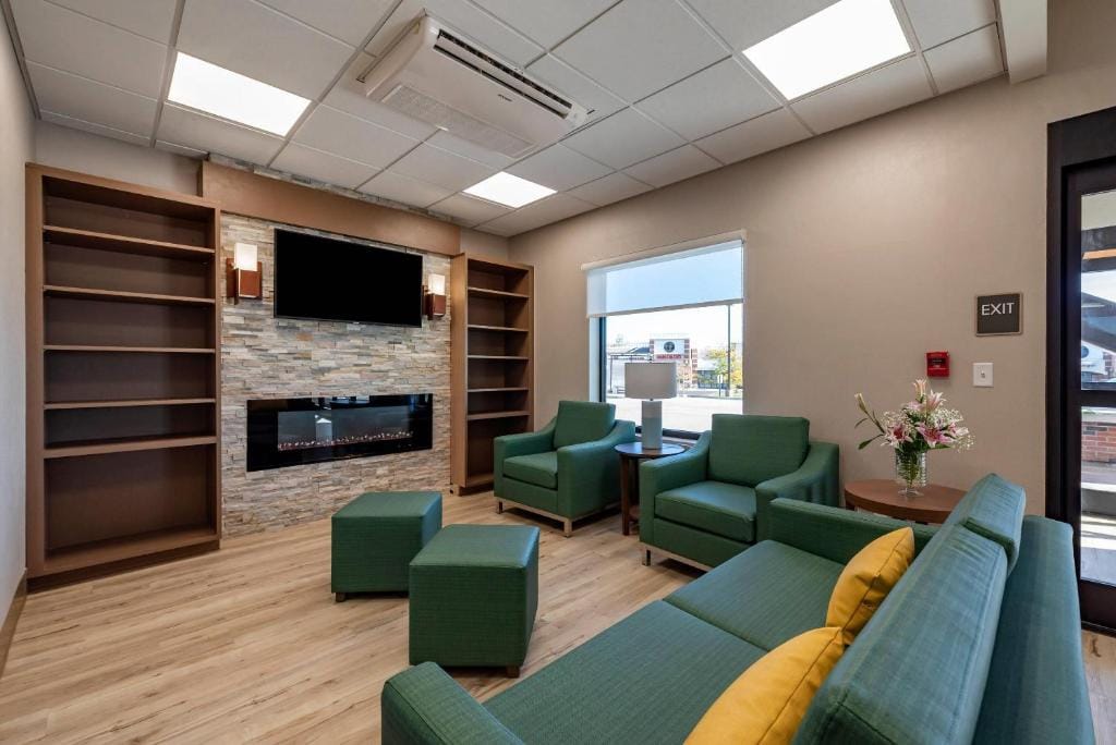 Comfort Suites Colorado Springs East - Medical Center Area — 3
