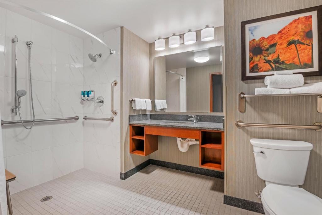 Drury Plaza Hotel Colorado Springs Near the Air Force Academy — 3