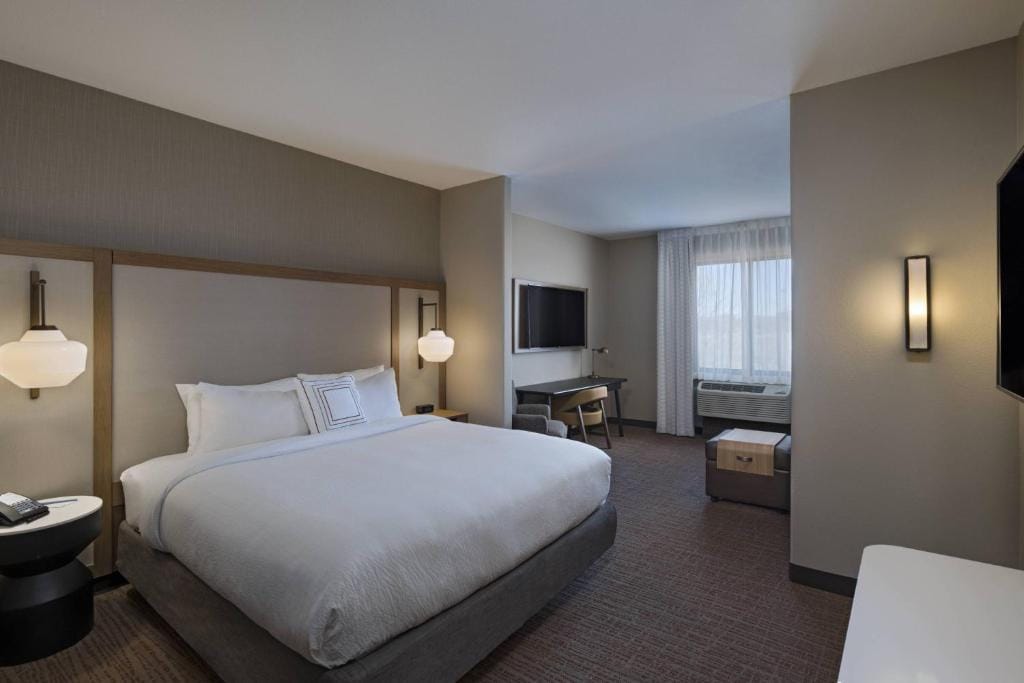Fairfield Inn & Suites by Marriott Colorado Springs East — 2
