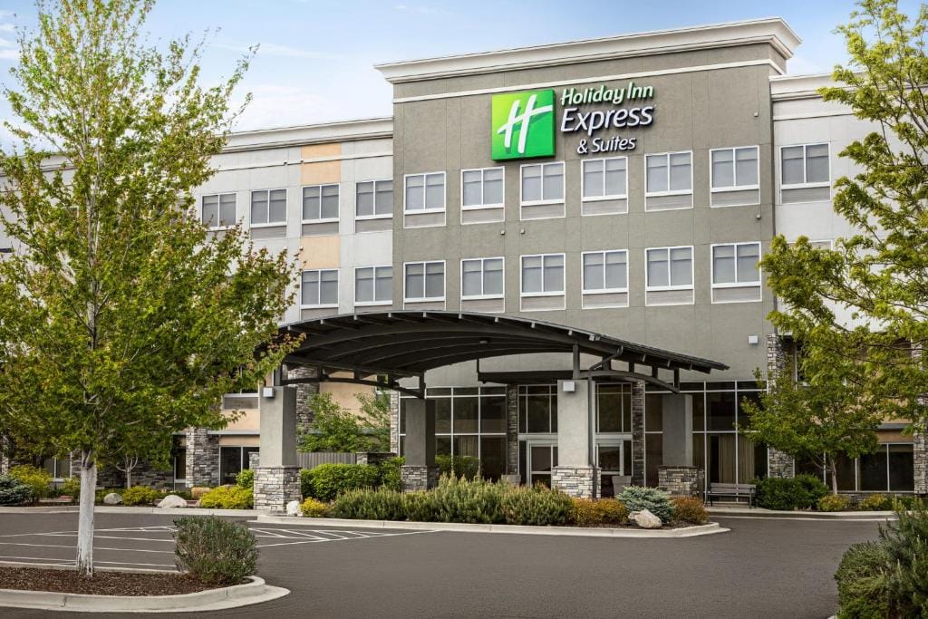 Holiday Inn Express & Suites Colorado Springs Central by IHG — 1