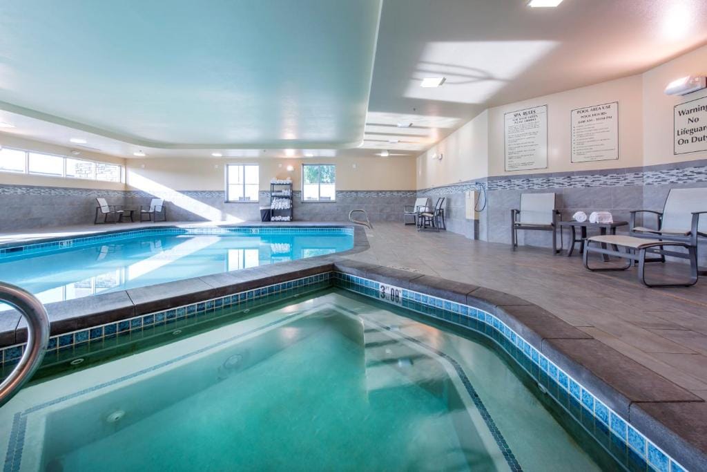 Holiday Inn Express & Suites Colorado Springs Central by IHG — 2
