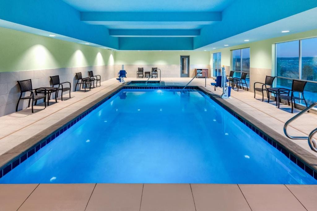 Holiday Inn Express & Suites - Colorado Springs South I-25 by IHG — 3
