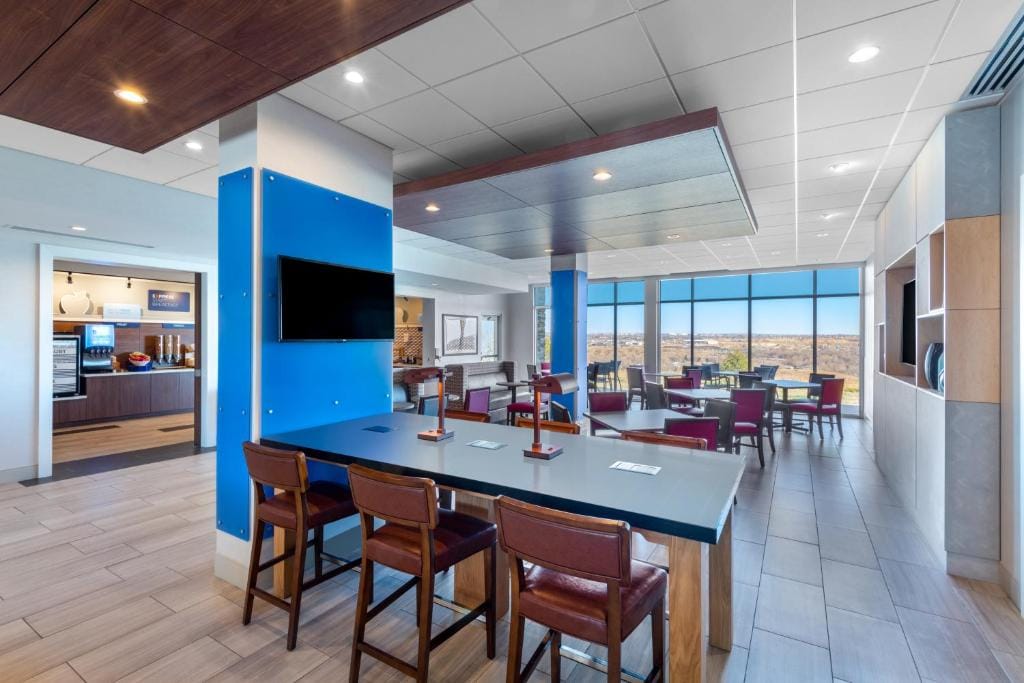 Holiday Inn Express & Suites - Colorado Springs South I-25 by IHG — 5