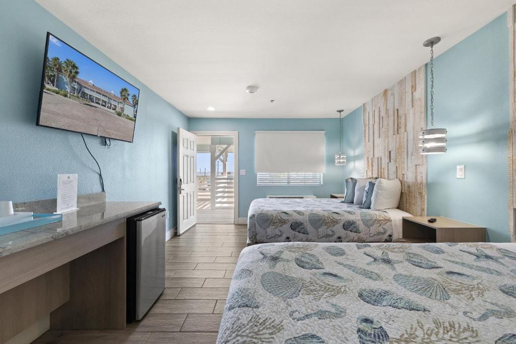 Bluff's Landing Lodge — 2