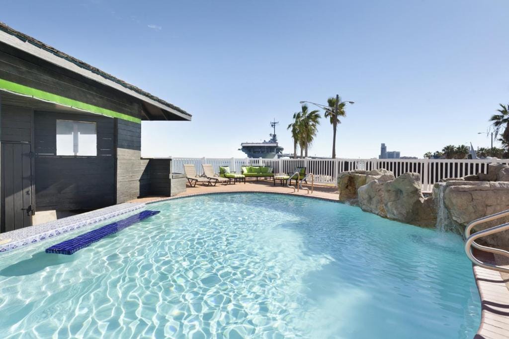 DoubleTree by Hilton Corpus Christi Beachfront — 4