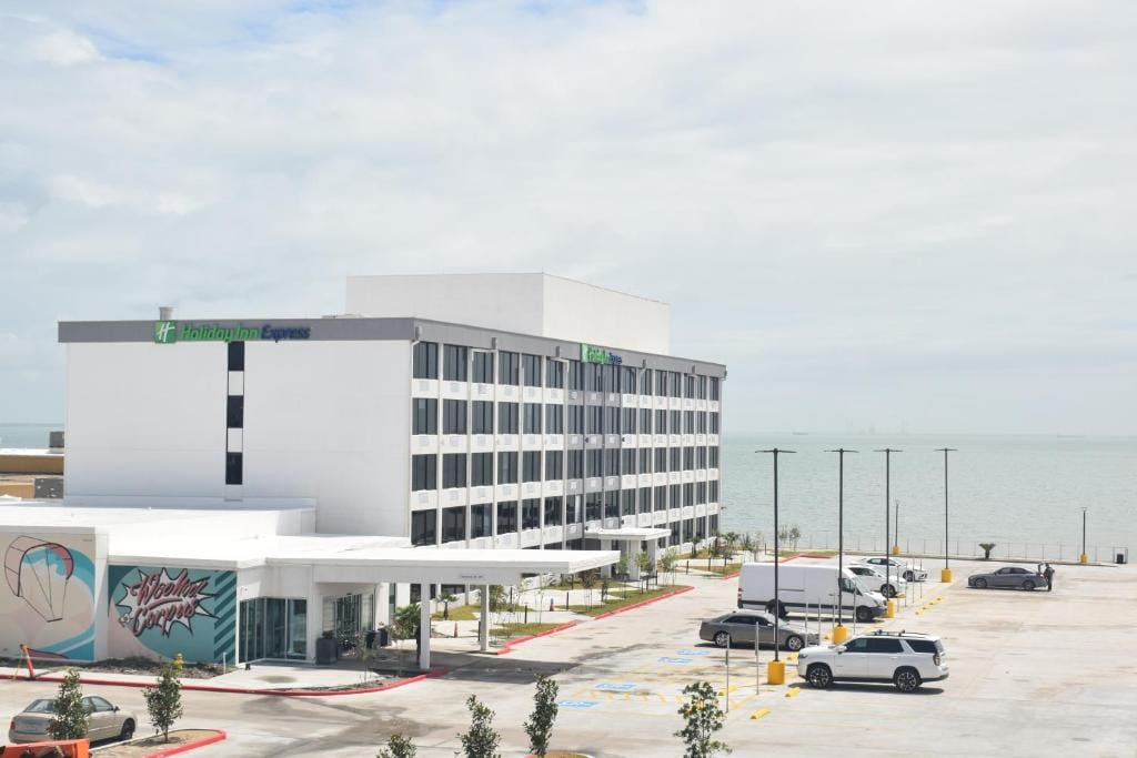 Holiday Inn Express Corpus Christi - Beachfront by IHG — 3