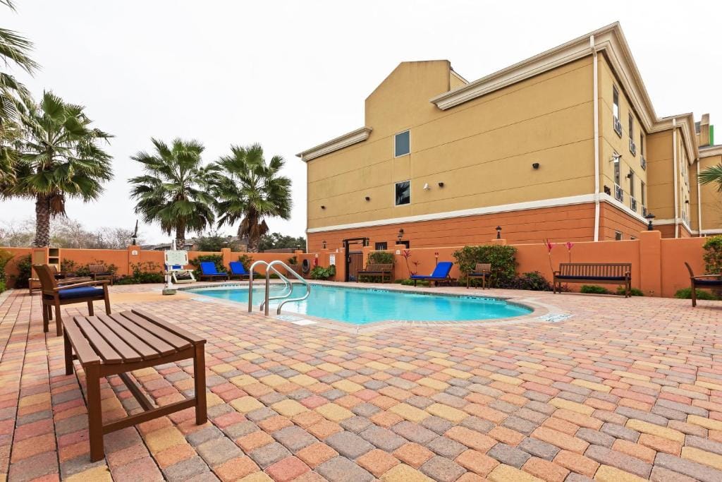 Holiday Inn Express & Suites, Corpus Christi NW, Calallen by IHG — 4