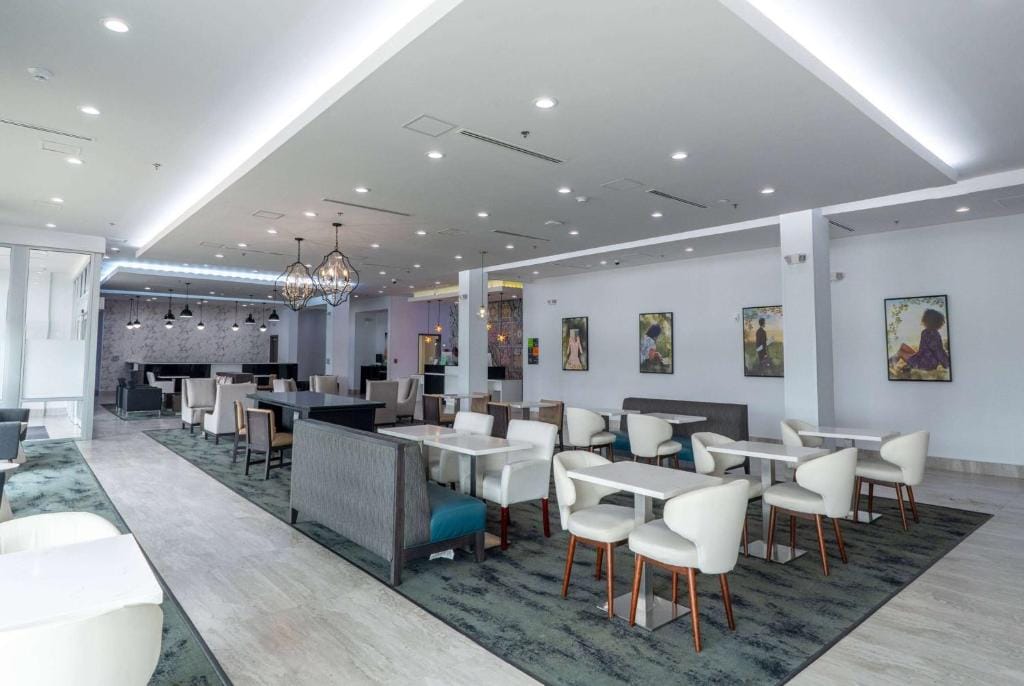 La Quinta Inn & Suites by Wyndham Corpus Christi Southeast — 3