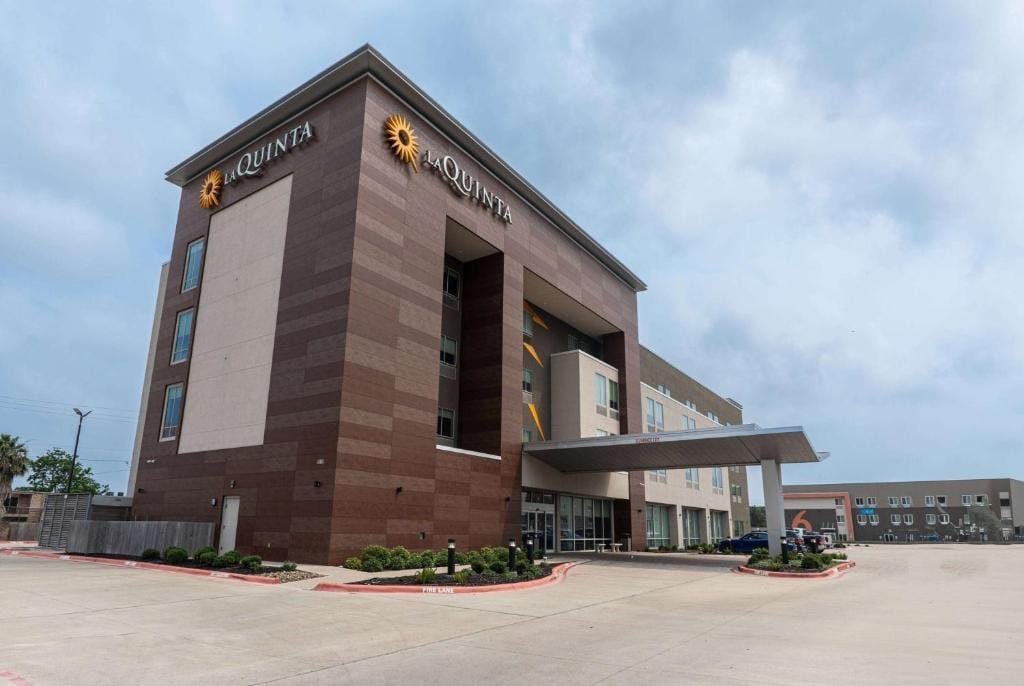La Quinta Inn & Suites by Wyndham Corpus Christi Southeast — 5