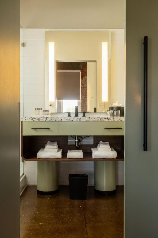 Canvas Hotel Dallas — 3