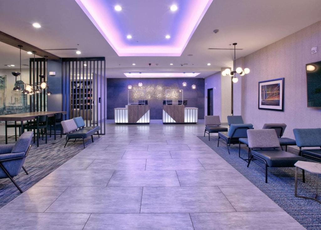 La Quinta Inn & Suites by Wyndham Dallas/Fairpark — 3