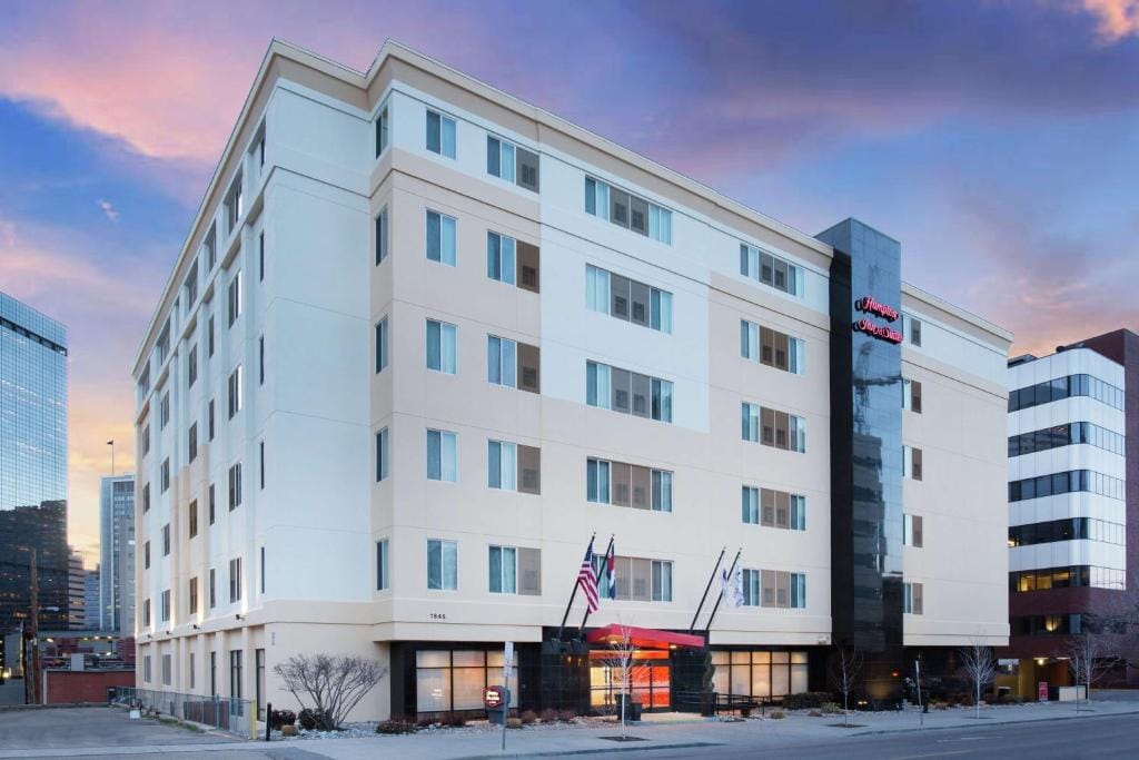 Hampton Inn & Suites Denver-Downtown — 1