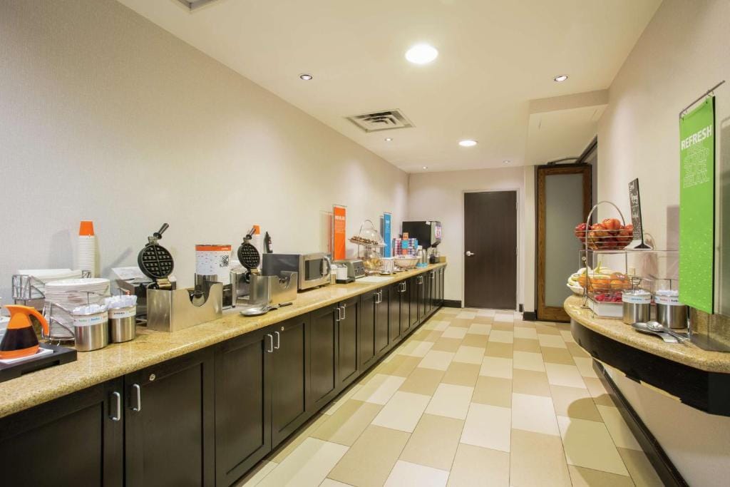 Hampton Inn & Suites Denver-Downtown — 2