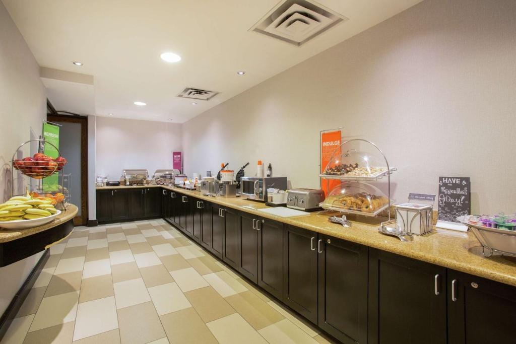 Hampton Inn & Suites Denver-Downtown — 4