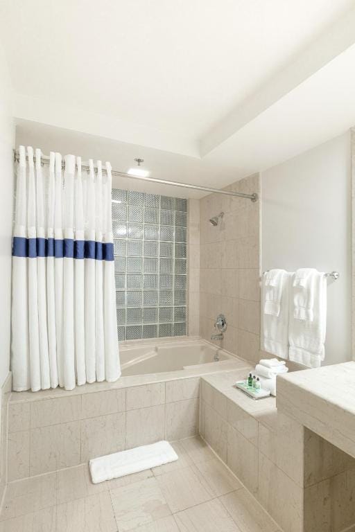Atheneum Suite Hotel — 3