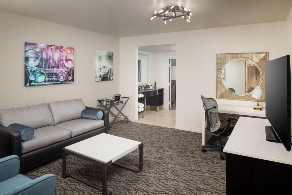 DoubleTree Suites by Hilton Hotel Detroit Downtown - Fort Shelby — 1