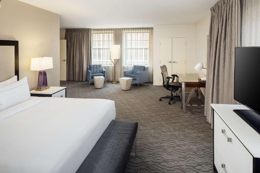 DoubleTree Suites by Hilton Hotel Detroit Downtown - Fort Shelby — 2