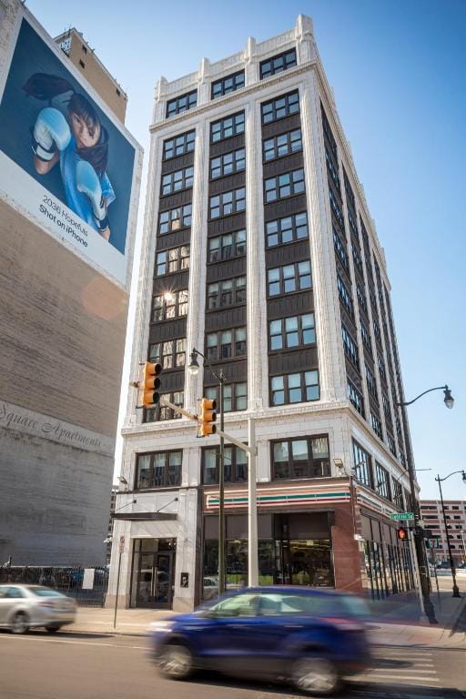 Kasa Cadillac Square Detroit — 3