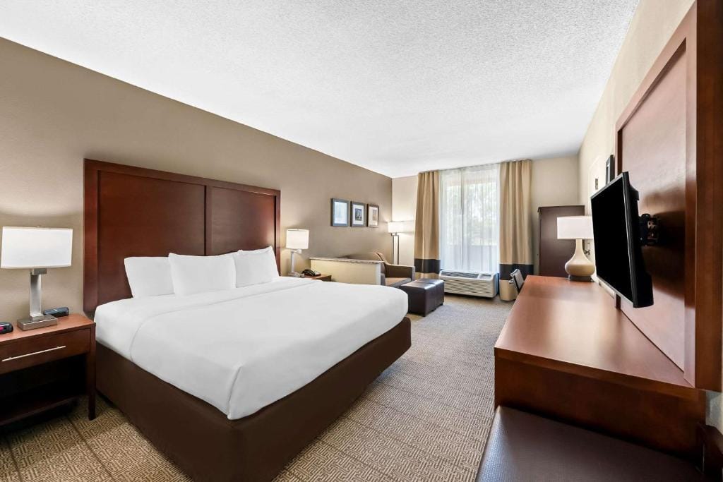 Comfort Inn & Suites Durham near Duke University — 2