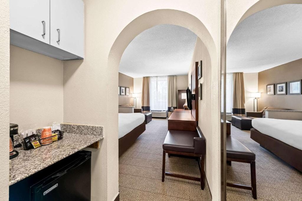 Comfort Inn & Suites Durham near Duke University — 5