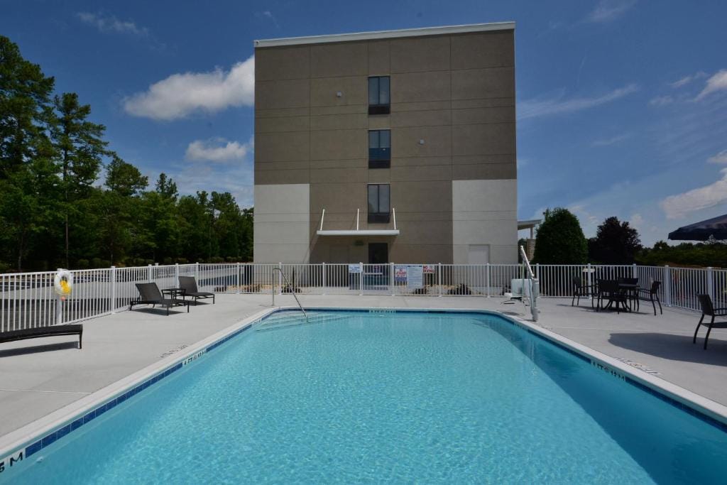 Holiday Inn Express & Suites Raleigh Durham Airport at RTP by IHG — 2