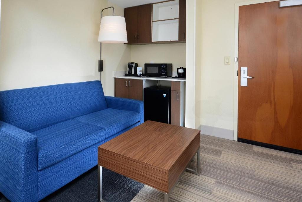 Holiday Inn Express & Suites Raleigh Durham Airport at RTP by IHG — 3