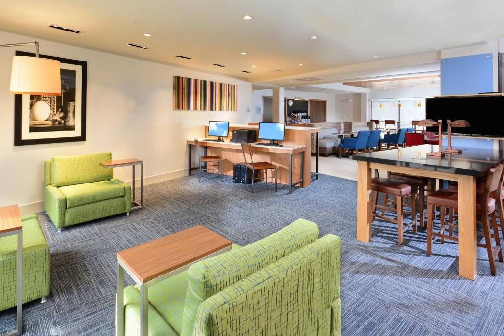 Holiday Inn Express & Suites Raleigh Durham Airport at RTP by IHG — 4