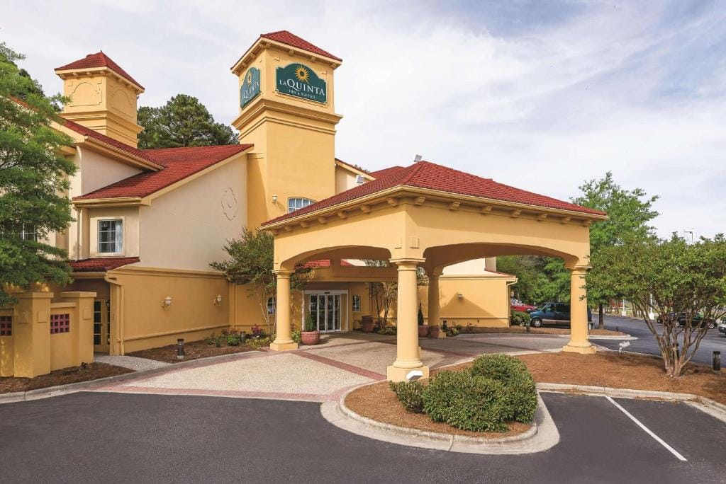 La Quinta Inn & Suites by Wyndham University Area Chapel Hill — 2