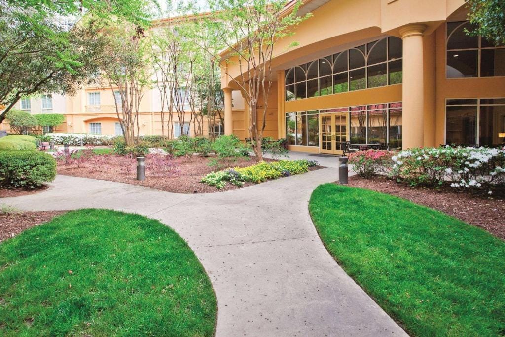La Quinta Inn & Suites by Wyndham University Area Chapel Hill — 3
