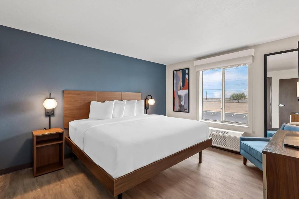 Everhome Suites El Paso Airport near Fort Bliss by Choice Hotels — 2