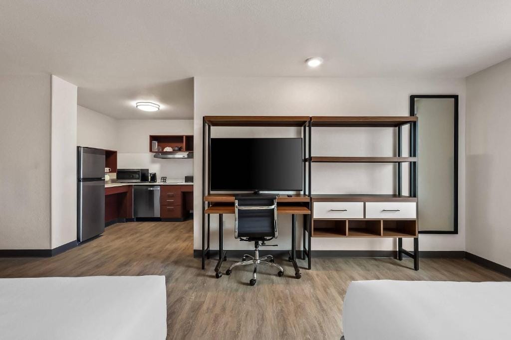 Everhome Suites El Paso Airport near Fort Bliss by Choice Hotels — 4