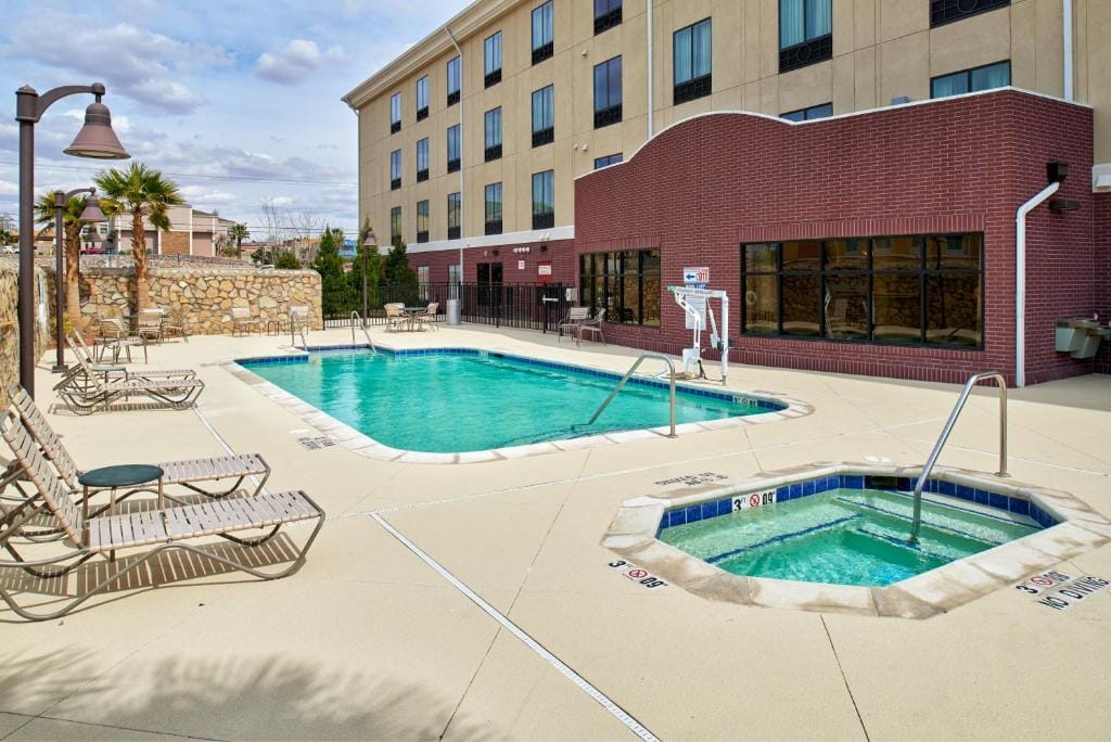 Holiday Inn Express & Suites El Paso Airport by IHG — 4