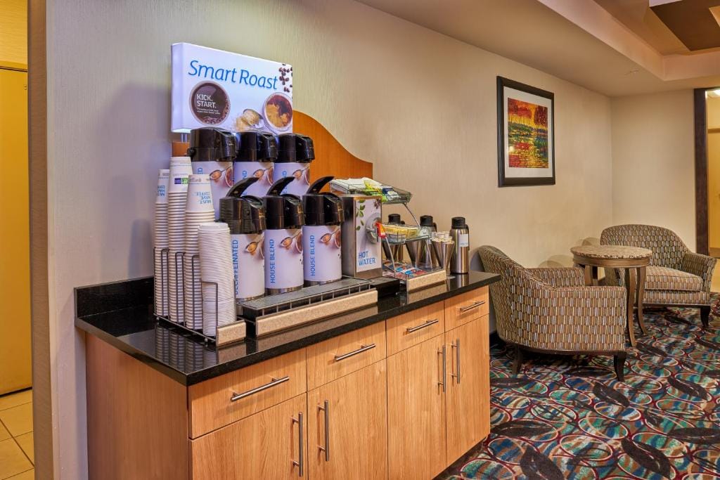 Holiday Inn Express & Suites El Paso Airport by IHG — 5