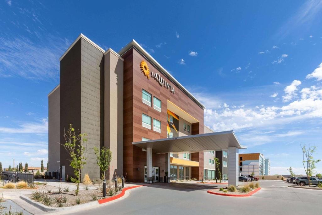 La Quinta Inn & Suites by Wyndham El Paso East Loop-375 — 1