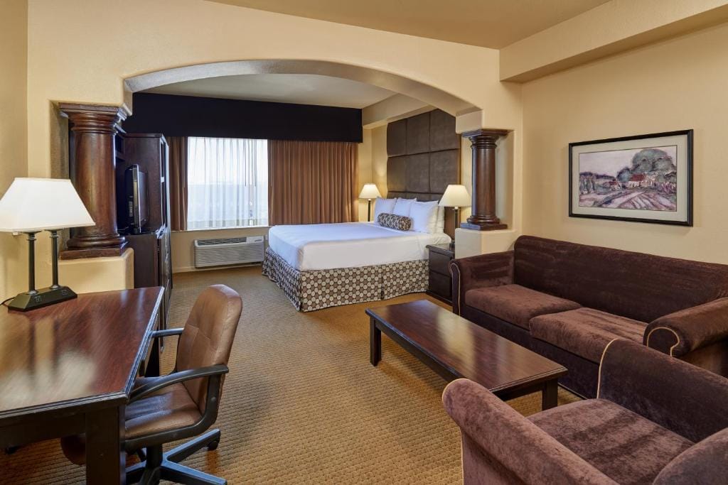 Radisson Hotel El Paso Airport — 2