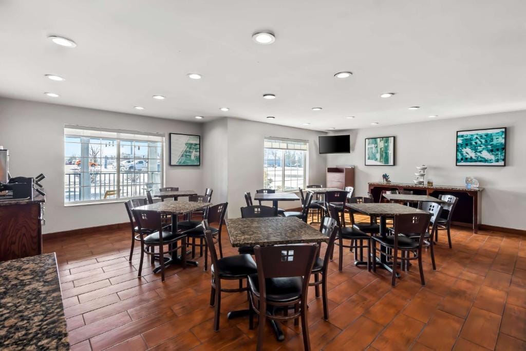 Best Western Fort Wayne Inn & Suites North — 4