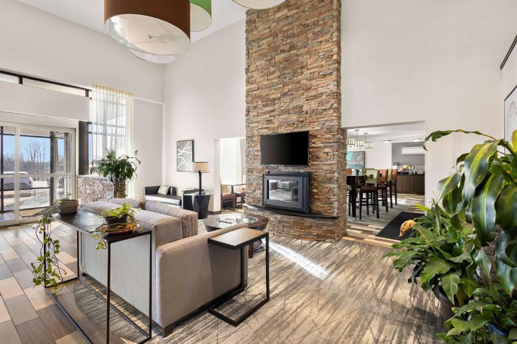 Best Western Luxbury Inn Fort Wayne — 4