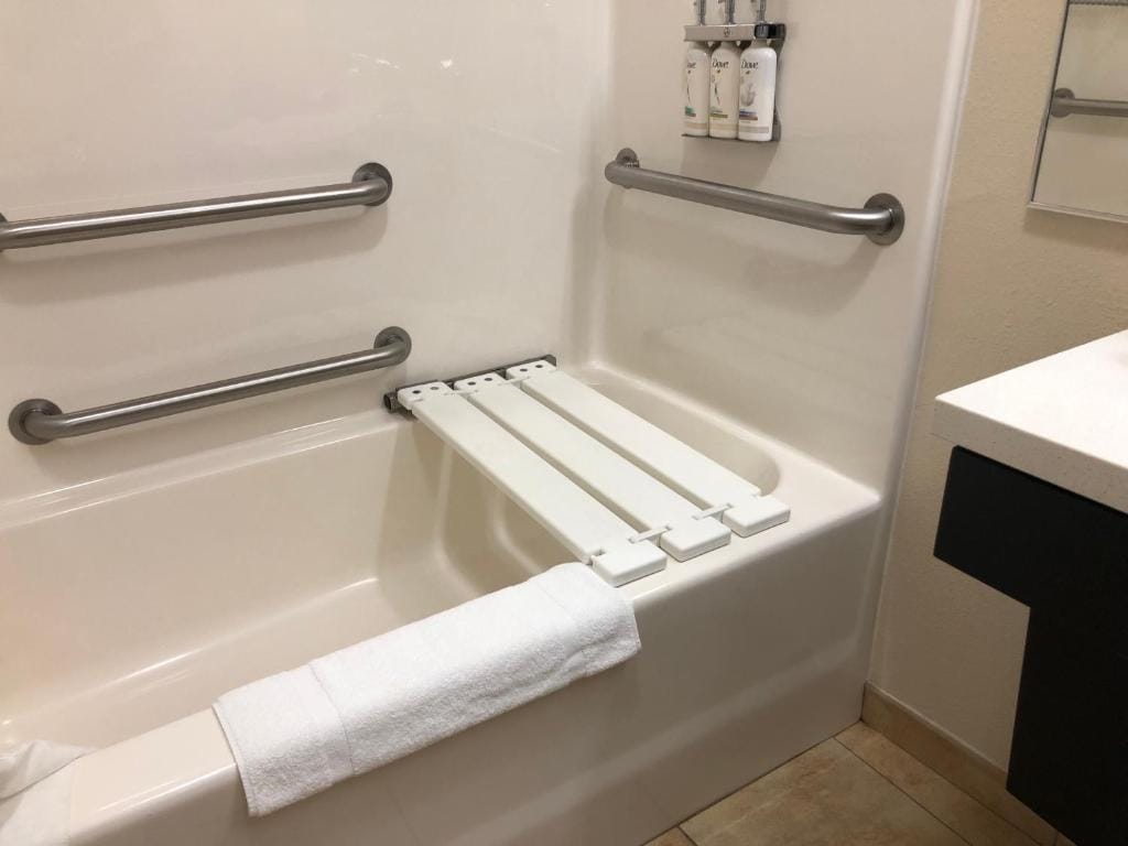 Candlewood Suites Fort Wayne - NW by IHG — 3