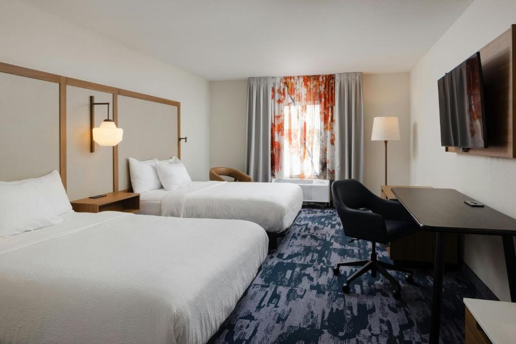 Fairfield Inn and Suites by Marriott Fort Wayne — 2