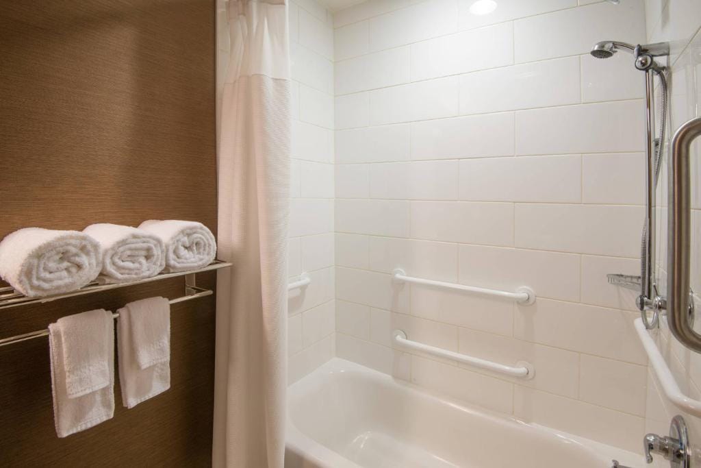 Fairfield Inn & Suites by Marriott Fort Wayne Southwest — 3