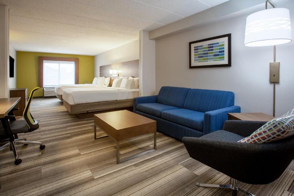 Holiday Inn Express Hotel & Suites Fort Wayne by IHG — 2