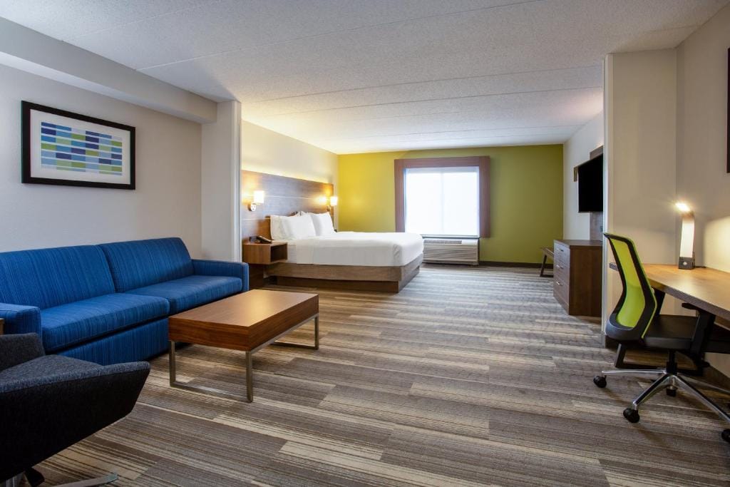 Holiday Inn Express Hotel & Suites Fort Wayne by IHG — 5