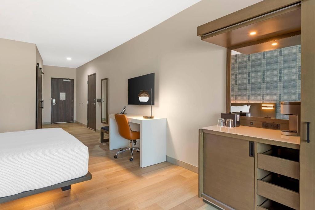 Cambria Hotel Fort Worth - Medical Center — 4