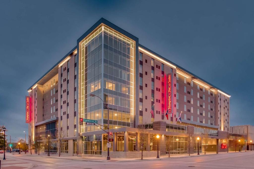 Hampton Inn & Suites Fort Worth Downtown — 1