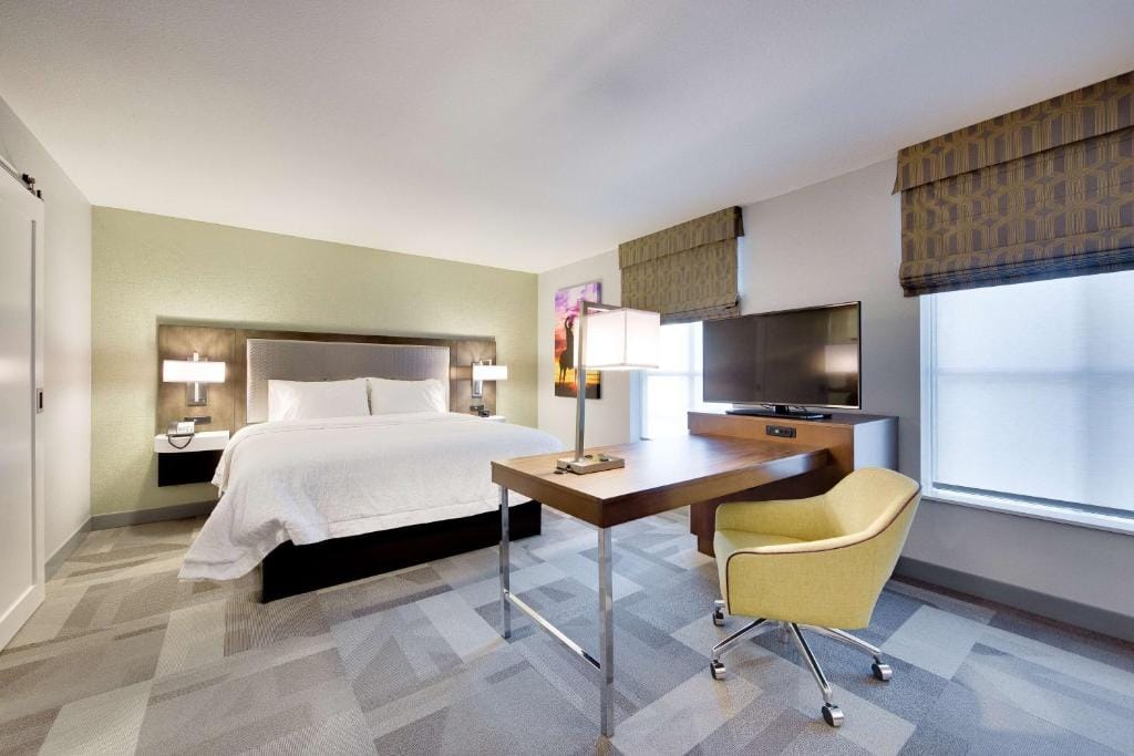 Hampton Inn & Suites Fort Worth Downtown — 2
