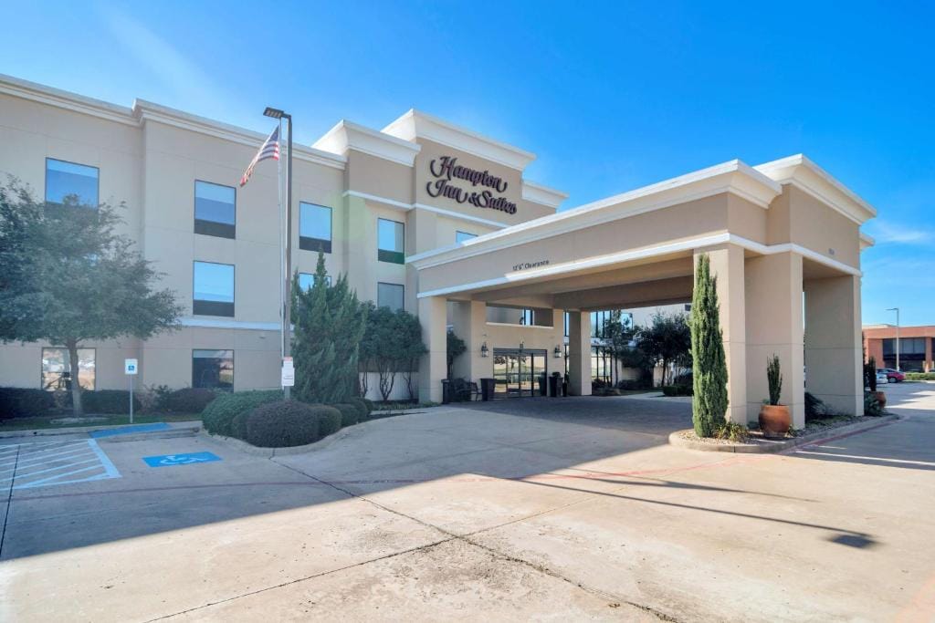 Hampton Inn & Suites Fort Worth-Fossil Creek — 1